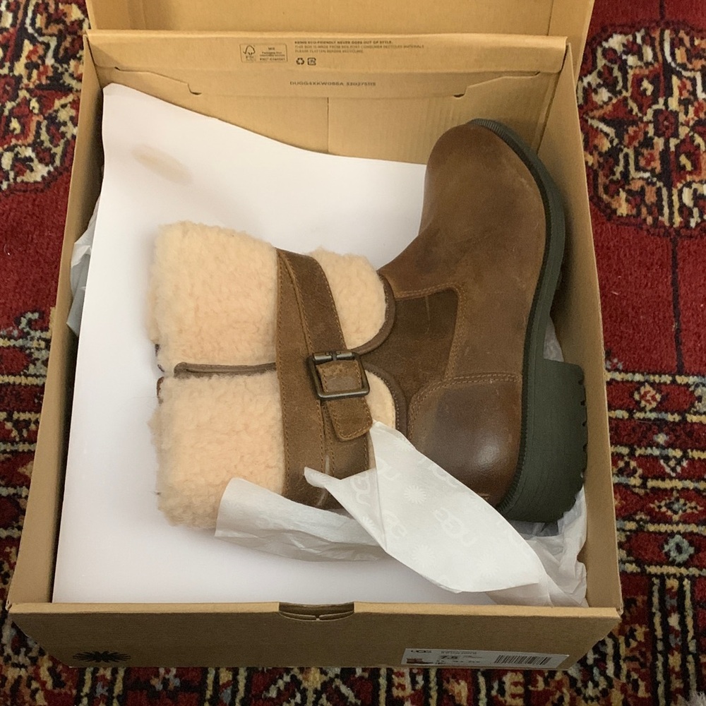 NIB Ugg boots size 7.5